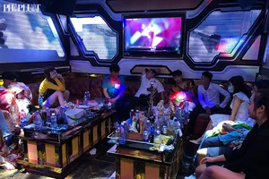 Bình Tân: 33 người dương tính ma túy ở quán karaoke Victoria