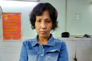 Tin mới vụ người phụ nữ đưa con nuôi đi trộm tiền ở quận 3