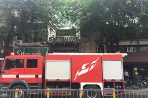1 khách sạn tại trung tâm TP.HCM bị cháy 