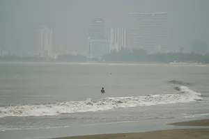 Những hình ảnh ở Quy Nhơn trước đêm bão số 9 