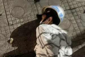 Kẻ cướp giật không biết đang bị trinh sát theo dõi