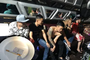 21 người phê ma túy trong karaoke Victory ở Bình Tân