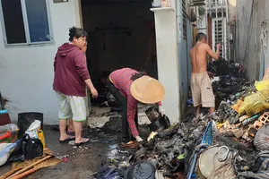 Cháy nhà sau tiếng nổ, nhiều người tháo chạy ở Gò Vấp