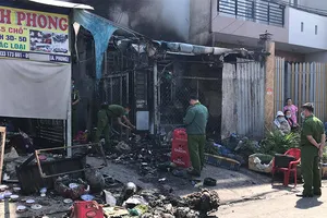 Cháy nhà trọ ở Bình Tân, 2 bà cháu bị bỏng