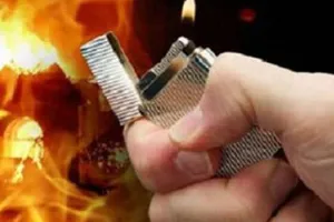 Giận vợ cũ không chia tài sản, chặn đường tưới xăng tính đốt