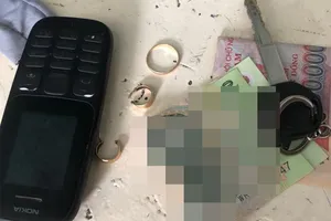 Lừa các cụ già lấy vàng… bằng chiêu báo người thân gặp nạn