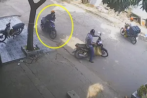 Để hàng chục triệu trong cốp, mất xe, mất cả tiền