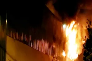 Xưởng đồ gỗ nội thất ở quận 12 cháy nổ dữ dội 