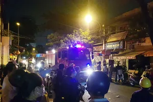 Cháy chung cư cũ ngày mùng 6 Tết, người dân hoảng loạn