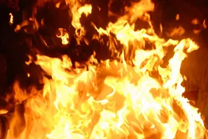 Cuồng ghen tưới xăng đốt kiot, 2 mẹ con người tình bỏng nặng