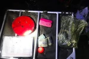 Cảnh sát bảo vệ, trao trả 40 triệu và hai nhẫn vàng cho dân