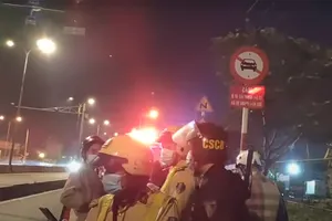 Ô tô chở người quay phim CSGT ở Bình Tân bị chém vỡ đèn