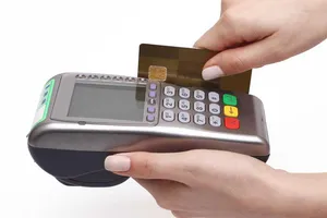 Ông Tây rơi ví có thẻ tín dụng, bị ‘quẹt’ mất hơn 200 triệu