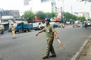 2 kẻ giật điện thoại ở Tân Bình bị người dân tóm gọn 