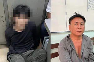 Tr. (bên trái) và Phong tại cơ quan công an. Ảnh: HT