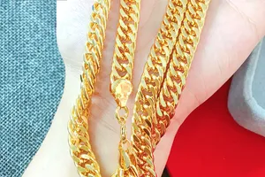 Giật dây chuyền vàng hơn 73 triệu, bị người dân vây bắt