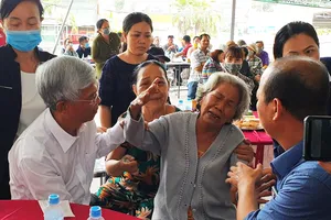 Lãnh đạo TP.HCM viếng 6 nạn nhân vụ cháy ở TP Thủ Đức