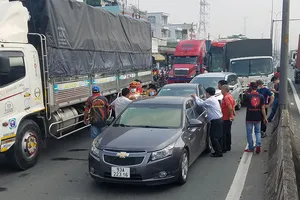 5 xe tông liên hoàn trên quốc lộ, nhiều người hoảng loạn
