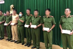 Hỗ trợ 15 cán bộ công an bị phơi nhiễm HIV khi làm nhiệm vụ