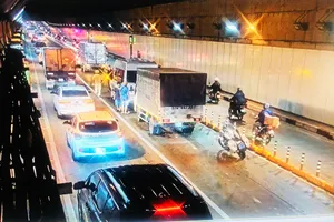 4 xe ô tô tông liên hoàn trong hầm Thủ Thiêm