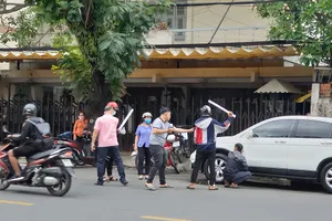 Tân Bình: 1 thiếu niên rửa xe bị chém nhầm