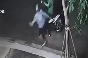 TP.HCM: GrabBike bị đánh, cướp xe máy