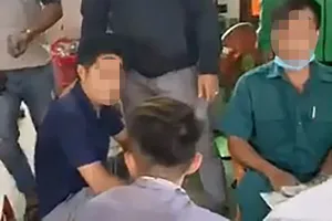 Công an quận 3 khởi tố Phó Chỉ huy quân sự phường đánh bạc