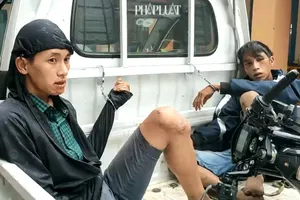 Người dân vây bắt 2 kẻ trộm xe liên tỉnh ở vùng ven
