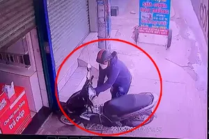 Trộm bất thành, ‘trừng mắt’ nhìn chủ nhà rồi thản nhiên bỏ đi