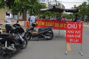 Lập chốt, rào chắn để khu phố cách ly khu phố, phường cách ly phường