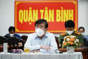Chủ tịch TP.HCM: Không để người dân nào thiếu đói khi thực hiện giãn cách xã hội