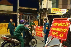 Ghi nhanh: Đêm đầu tiên ở TP.HCM 'sau 18 giờ'