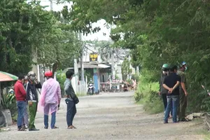 Rượt đuổi bằng xe máy, một người lao xuống kênh tử vong