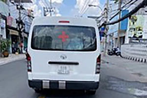 Xe cấp cứu giả thông chốt chở bệnh nhân 4 km chặt chém 3,5 triệu
