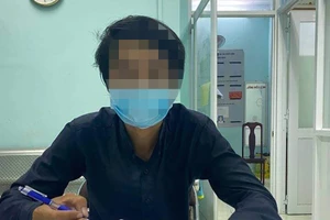 Tài xế gắn mác xe từ thiện chở người về quê bị phạt 7,5 triệu