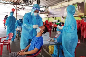 Shipper vui mừng được xét nghiệm miễn phí để sẵn sàng giao hàng 