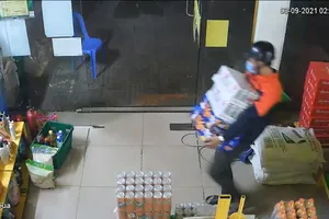Thanh niên đột nhập Bách Hóa Xanh trộm 7 thùng bia, nước xả vải...