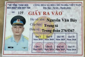 Dùng giấy đi đường giả, giả cả trung tá quân đội để ‘thông chốt’
