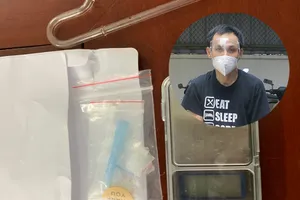 Kiểm tra thanh niên ‘toát mồ hôi’ khi quét mã QR phát hiện ma túy