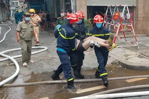 Hàng chục người bị ảnh hưởng sau vụ cháy ở quận 10 được hỗ trợ