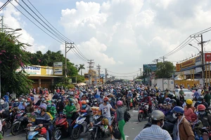 Công an, quân đội phối hợp đưa cả ngàn người về quê miền Tây