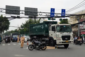 Người đàn ông bị xe rác cán chết tại giao lộ ở quận Gò Vấp
