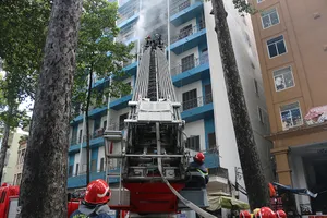 Cháy ký túc xá, hàng chục sinh viên bỏ chạy