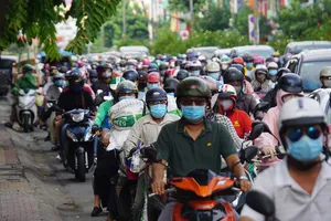 Kẹt xe, ùn ứ sáng sớm, người dân thấy vui