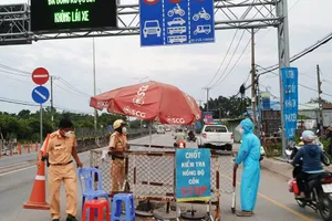 TP.HCM tháo dỡ chốt chặn ở cửa ngõ, người dân cảm ơn các lực lượng 