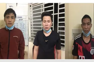 Công an dỏm bắt công an dỏm gặp ngay công an thật