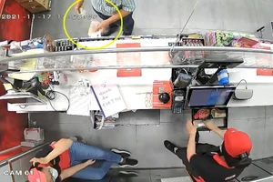 Mua bật lửa rồi đưa 200 ngàn đồng nhằm giở tiểu xảo ‘thối thiếu tiền’