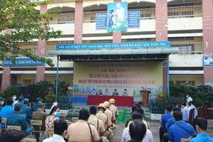 Bình Chánh lập chợ dã chiến, quyết dẹp chợ tự phát