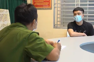 Thủ đoạn phạm tội mới ở TP.HCM: Vào tận nhà dàn cảnh để cướp