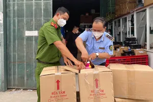 Công an đột kích nhiều kho hàng không nguồn gốc xuất xứ ở quận 12